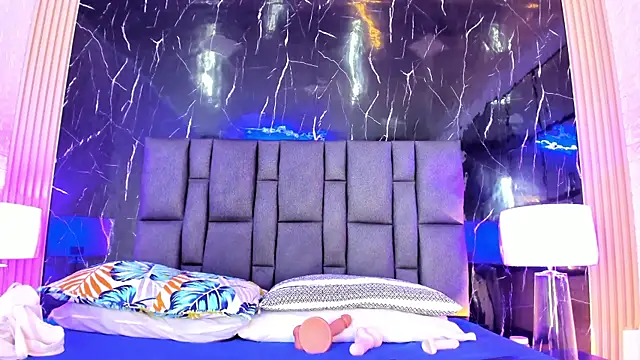 BustyGlow online show from April 27, 10:01 am