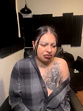 Snapshot of chicanachic13 chatting on October 18, 5:54 am chicanachic13 online show from October 18, 5:54 am
