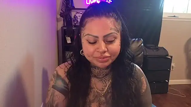 chicanachic13 online show from April 26, 8:17 pm