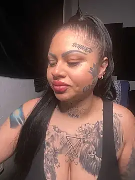 Snapshot of chicanachic13 chatting on October 17, 5:43 am chicanachic13 online show from October 17, 5:43 am