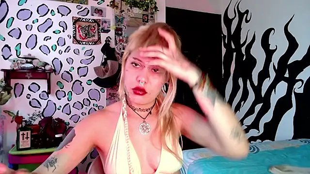Snapshot of MistressMariam_ chatting on September 20, 9:57 pm MistressMariam online show from September 20, 9:57 pm