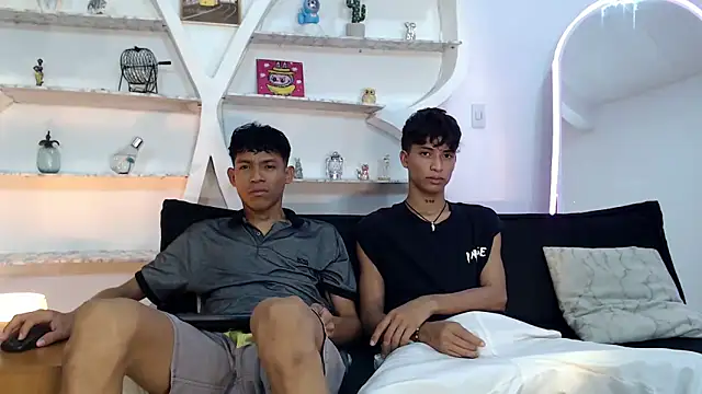 Snapshot of BEAUTY_BOYS1 chatting on September 23, 7:17 am BEAUTY BOYS1 online show from September 23, 7:17 am
