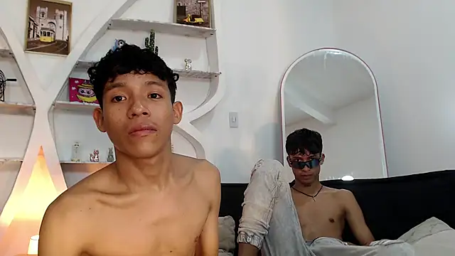 Snapshot of BEAUTY_BOYS1 chatting on September 18, 7:40 am BEAUTY BOYS1 online show from September 18, 7:40 am