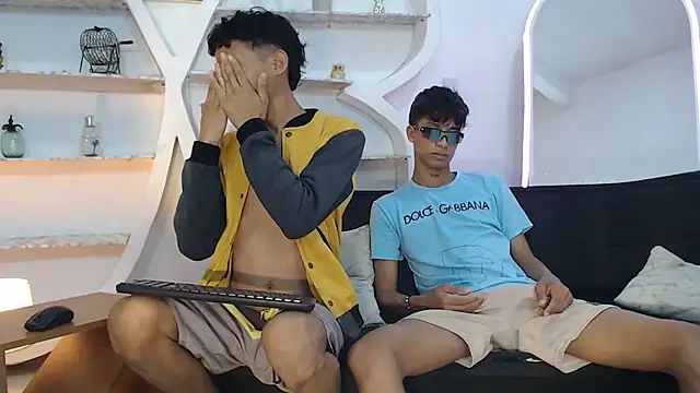 Snapshot of BEAUTY_BOYS1 chatting on September 24, 7:18 am BEAUTY BOYS1 online show from September 24, 7:18 am