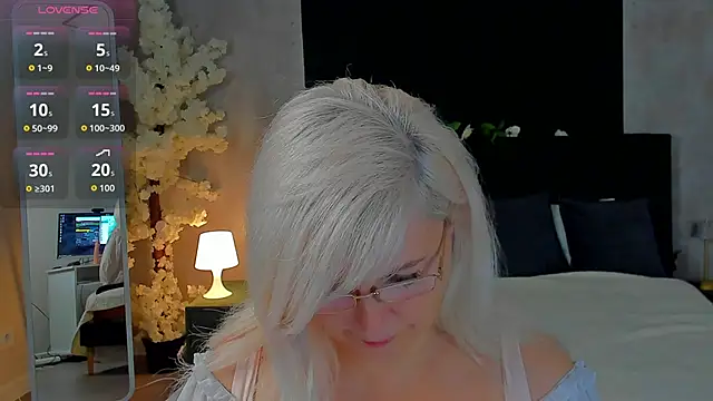 Hella Fabel online show from November 16, 1:18 am