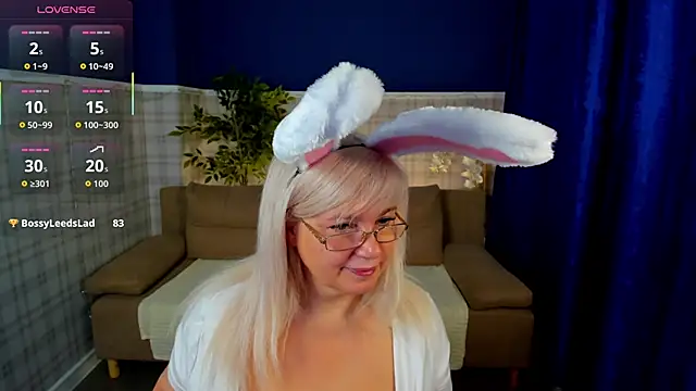 Hella Fabel online show from April 5, 1:59 am