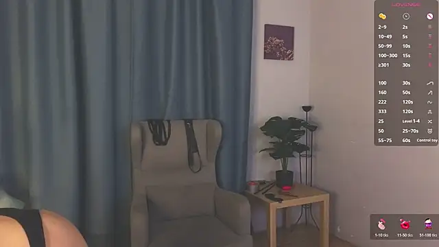 laracroftmansion online show from November 25, 6:31 pm