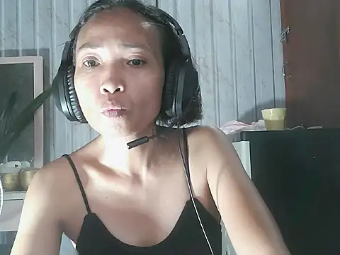 pinayhotii online show from October 11, 10:23 pm