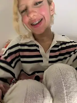 SweetBunnyGF online show from May 24, 1:37 am