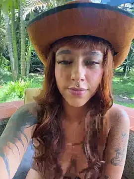 AliceMrtnz online show from April 11, 4:10 pm