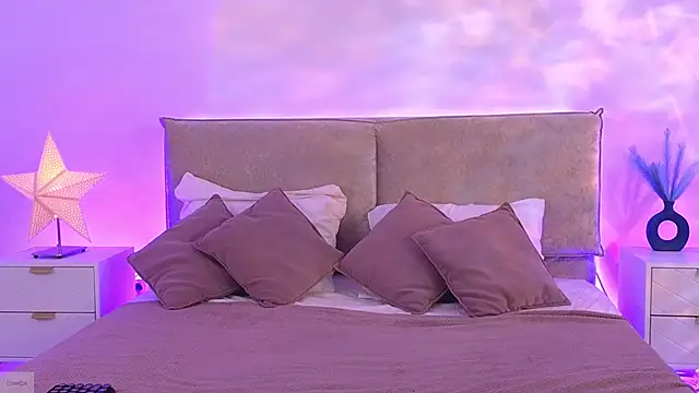 Jules night online show from February 12, 9:27 pm