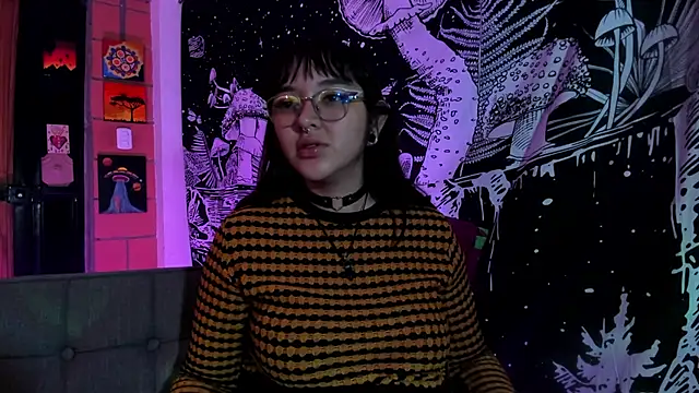 Snapshot of Violetaa_Leee chatting on September 14, 3:15 am Violetaa Leee online show from September 14, 3:15 am