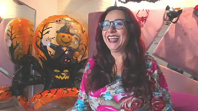 Snapshot of Madame_Angelic_ chatting on October 19, 5:42 am Madame Angelic online show from October 19, 5:42 am