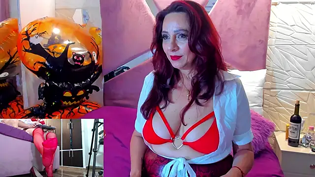 Snapshot of Madame_Angelic_ chatting on October 15, 4:48 am Madame Angelic online show from October 15, 4:48 am