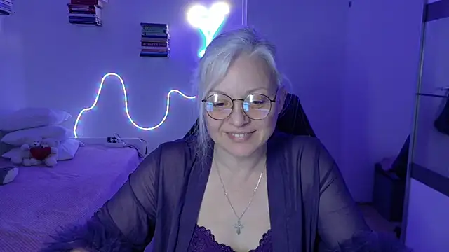 Linsy Kim online show from April 18, 7:58 pm