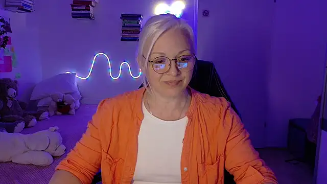 Linsy Kim online show from April 25, 6:49 pm