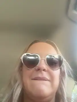 imyourgoodgirl69 online show from February 15, 3:42 am