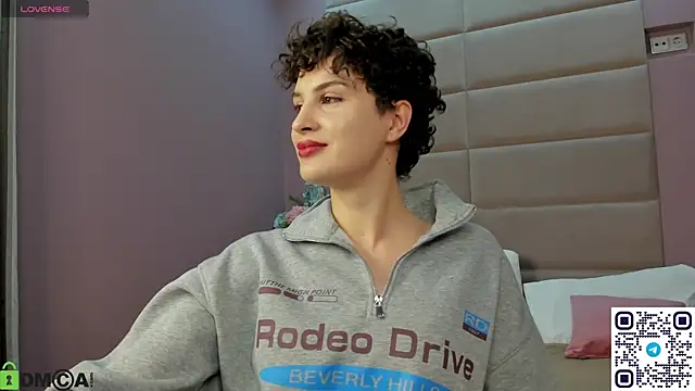 Adeline Perle online show from December 3, 1:08 am