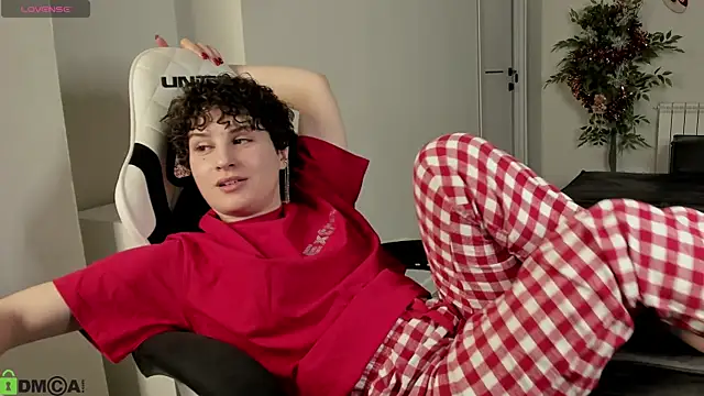 Adeline Perle online show from January 10, 1:43 am