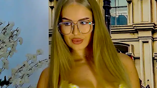 AubrieleRouj1 online show from September 18, 3:10 pm