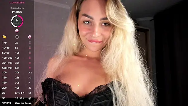 Snapshot of SaraShine_ chatting on October 10, 8:14 pm SaraShine online show from October 10, 8:14 pm