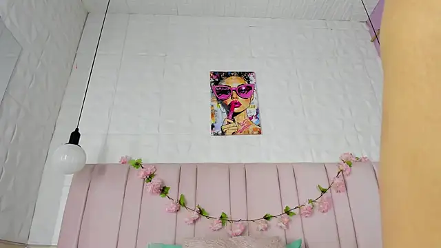 luna maisonn online show from July 17, 1:48 pm