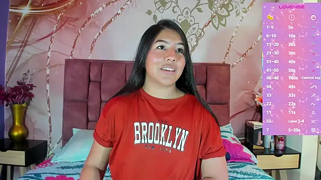 Snapshot of luna_maisonn chatting on September 29, 8:14 pm luna maisonn online show from September 29, 8:14 pm