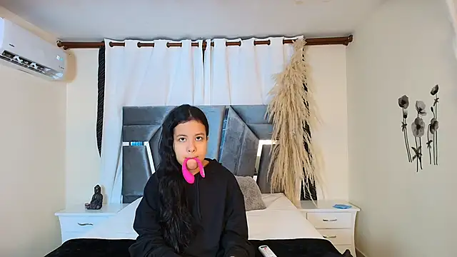 Snapshot of MiniLove_01 chatting on October 14, 12:41 pm MiniLove 01 online show from October 14, 12:41 pm