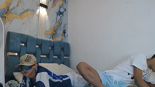 PRETTY FEM online show from January 8, 1:42 am