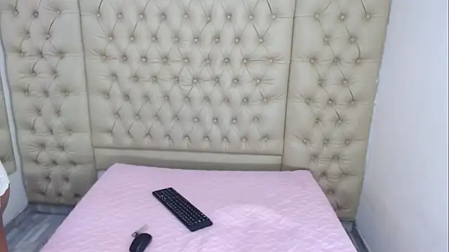 Snapshot of JessicaHott01 chatting on October 10, 7:30 pm JessicaHott01 online show from October 10, 7:30 pm