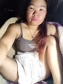 lylylove online show from April 9, 2:14 am