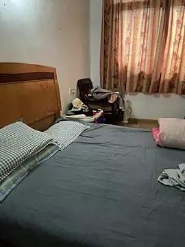 xiiuuff18 online show from April 22, 2:52 am