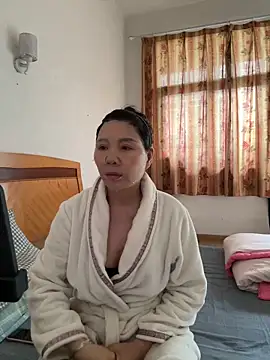 xiiuuff18 online show from April 23, 11:51 pm