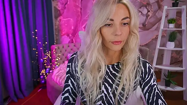 BellaRayyy online show from November 2, 1:58 pm