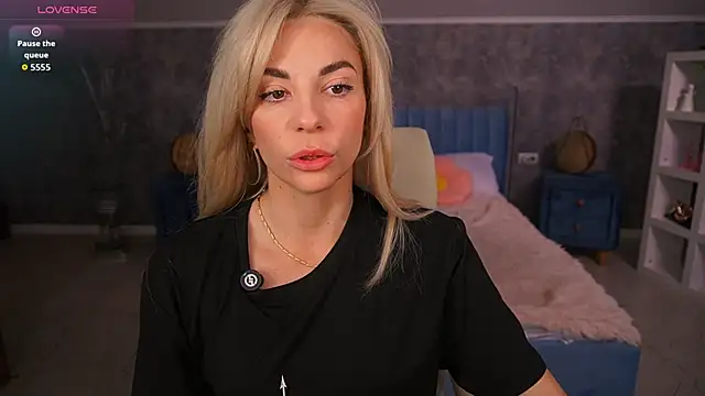 BellaRayyy online show from April 22, 1:08 pm