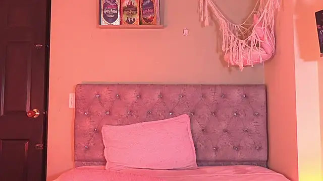 Alisha Olsen  online show from April 23, 5:48 am