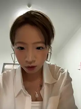 jingjing005 online show from June 11, 6:43 am