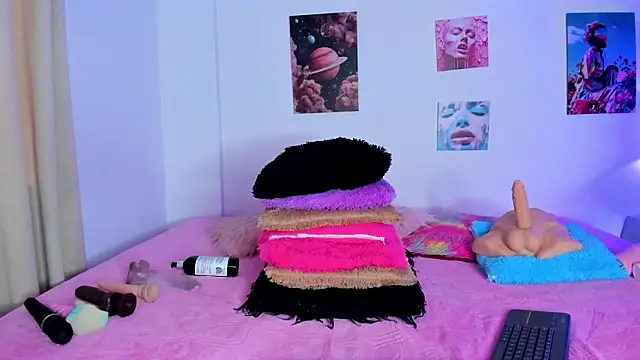 hailey hadid online show from February 6, 7:39 pm