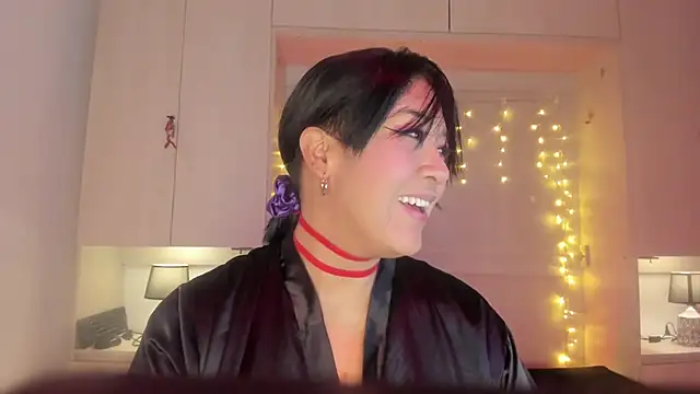 VickyRuiz  online show from April 8, 8:00 pm