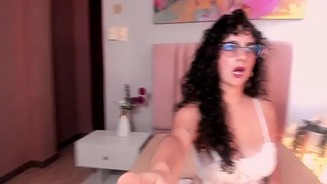 AmaraYasbel online show from March 5, 6:15 pm