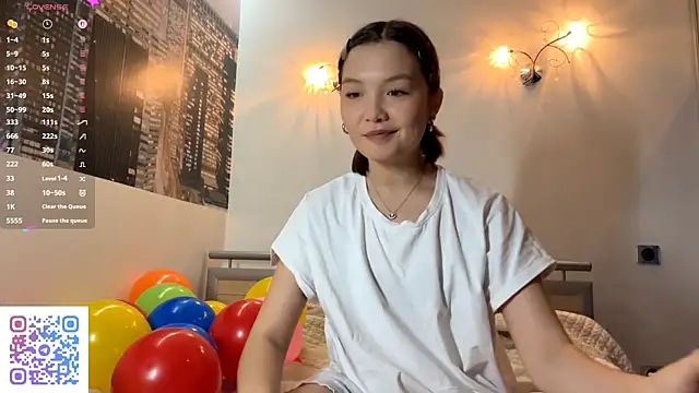 Snapshot of KiraVelvet chatting on September 13, 10:23 am KiraVelvet online show from September 13, 10:23 am
