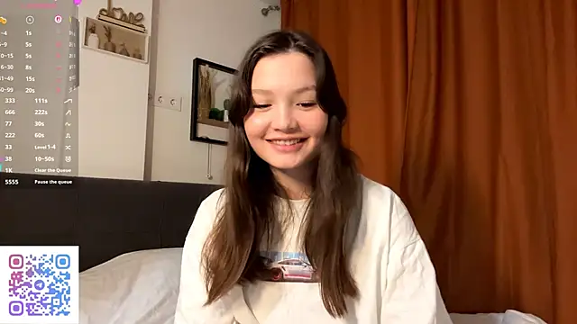 Snapshot of KiraVelvet chatting on October 3, 4:23 pm KiraVelvet online show from October 3, 4:23 pm