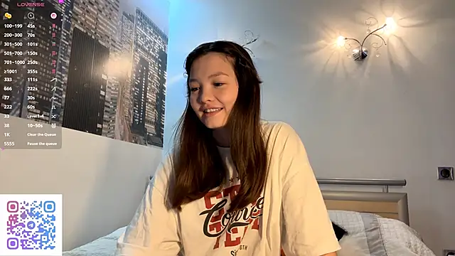Snapshot of KiraVelvet chatting on September 22, 2:43 am KiraVelvet online show from September 22, 2:43 am