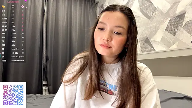 Snapshot of KiraVelvet chatting on October 13, 7:16 pm KiraVelvet online show from October 13, 7:16 pm
