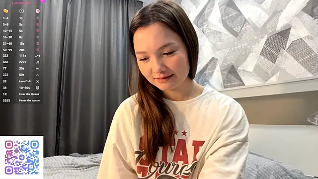 Snapshot of KiraVelvet chatting on October 17, 8:12 pm KiraVelvet online show from October 17, 8:12 pm