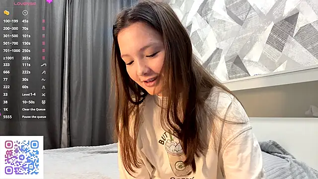 Snapshot of KiraVelvet chatting on October 19, 7:38 pm KiraVelvet online show from October 19, 7:38 pm