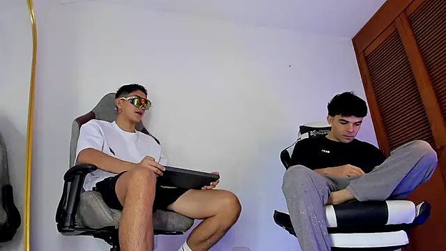 sotooliver3 online show from March 3, 8:59 pm