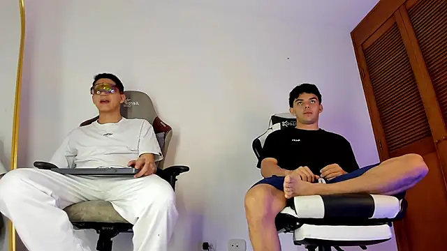 sotooliver3 online show from March 7, 2:51 am