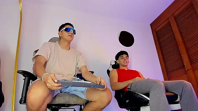 sotooliver3 online show from November 4, 9:20 pm