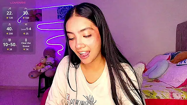 mia yireth online show from April 21, 2:51 am